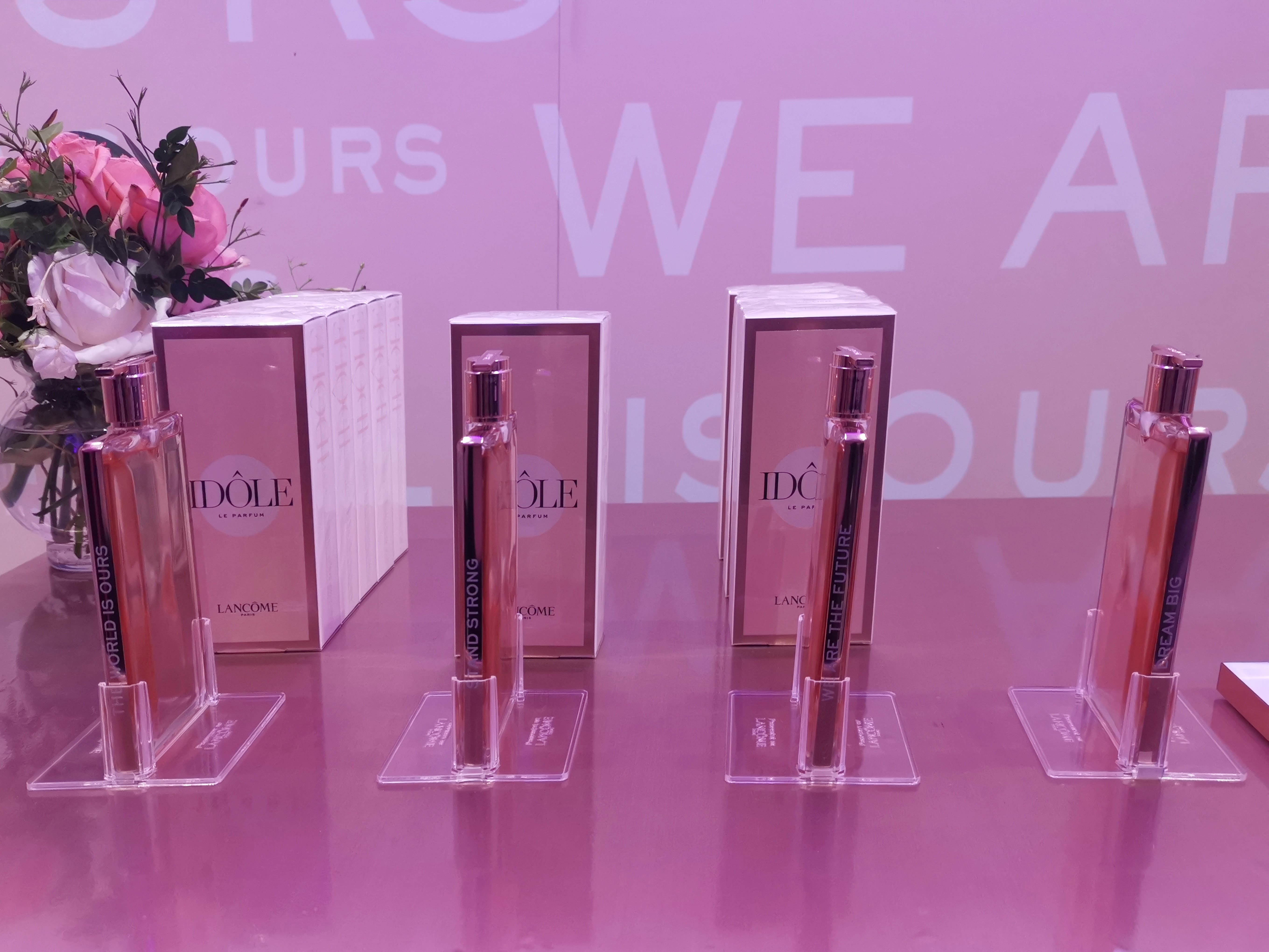 Perfumerías Fetiche trajo al país la nueva loción de Lancôme, la cual ya está disponible en todas las sucursales. (Foto Prensa Libre: cortesía Fetiche)
