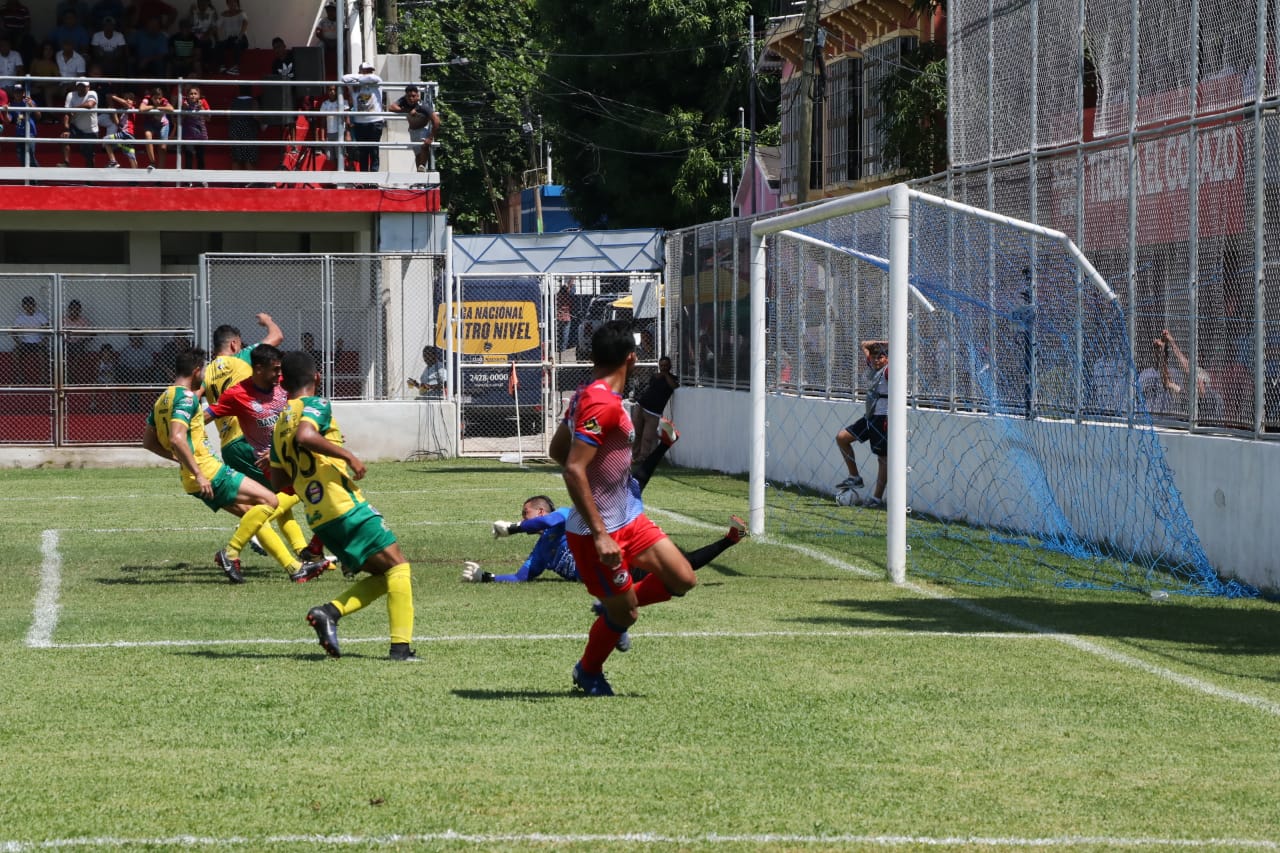 Iztapa logró una importante victoria en casa, después de haber vencido a Deportivo Guastatoya. (Foto Prensa Libre: Carlos Paredes).