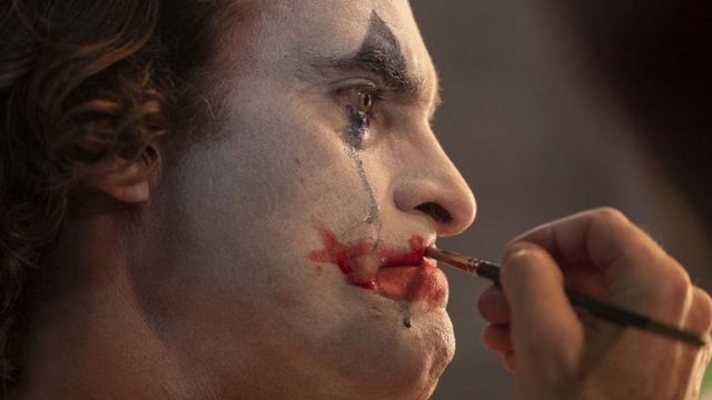 La película de ‘Joker’ o el Guasón ha tenido éxito en varios países. (Foto Prensa Libre: Warner Bross)
