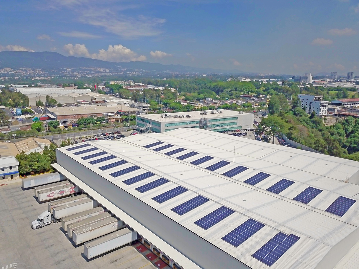 El sistema produce 250.6 megavatios hora anuales, la energía equivalente al consumo anual de 70 hogares del país. (Foto Prensa Libre: cortesía Kimberly-Clark)