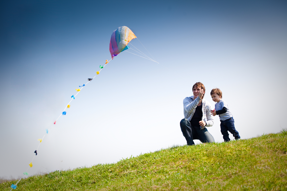 Volar barrilete es una tradición de familias guatemaltecas en el mes de noviembre. (Foto Prensa Libre: Shutterstock) 