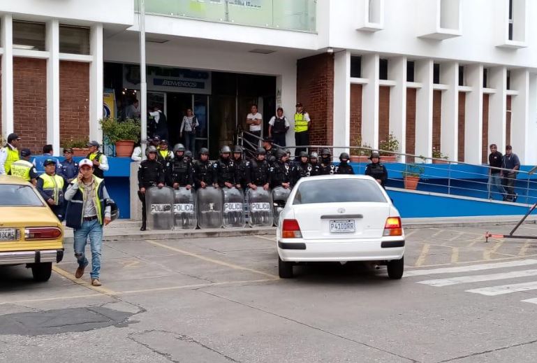 Así la situación frente a la comuna de Mixco luego de los despidos. (Foto Prensa Libre: Andrea Domínguez).  