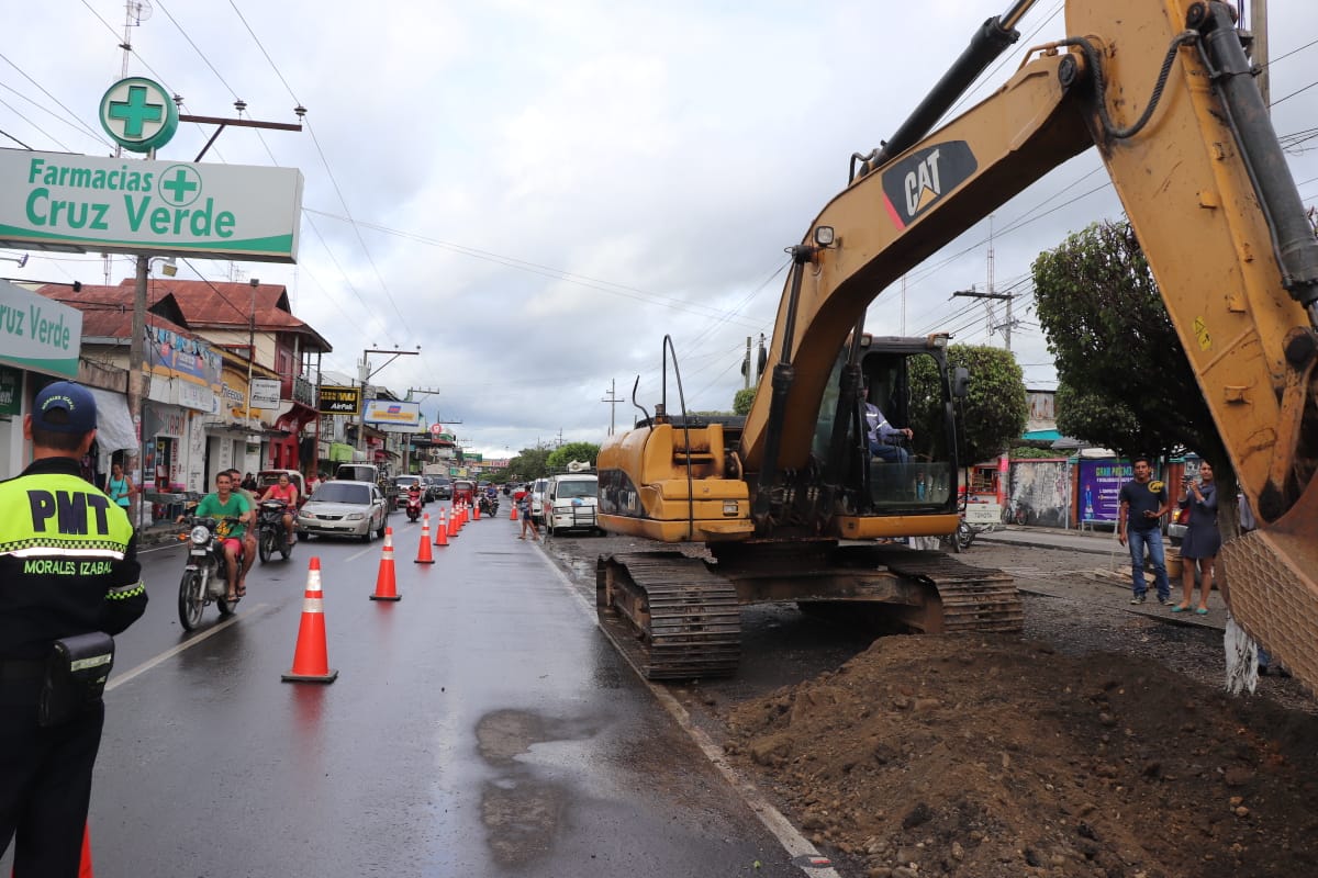 Con la habilitación de áreas de estacionamiento se espera solucionar, en parte, el problema del tránsito en Morales, Izabal. (Foto Prensa Libre: Dony Stewart)