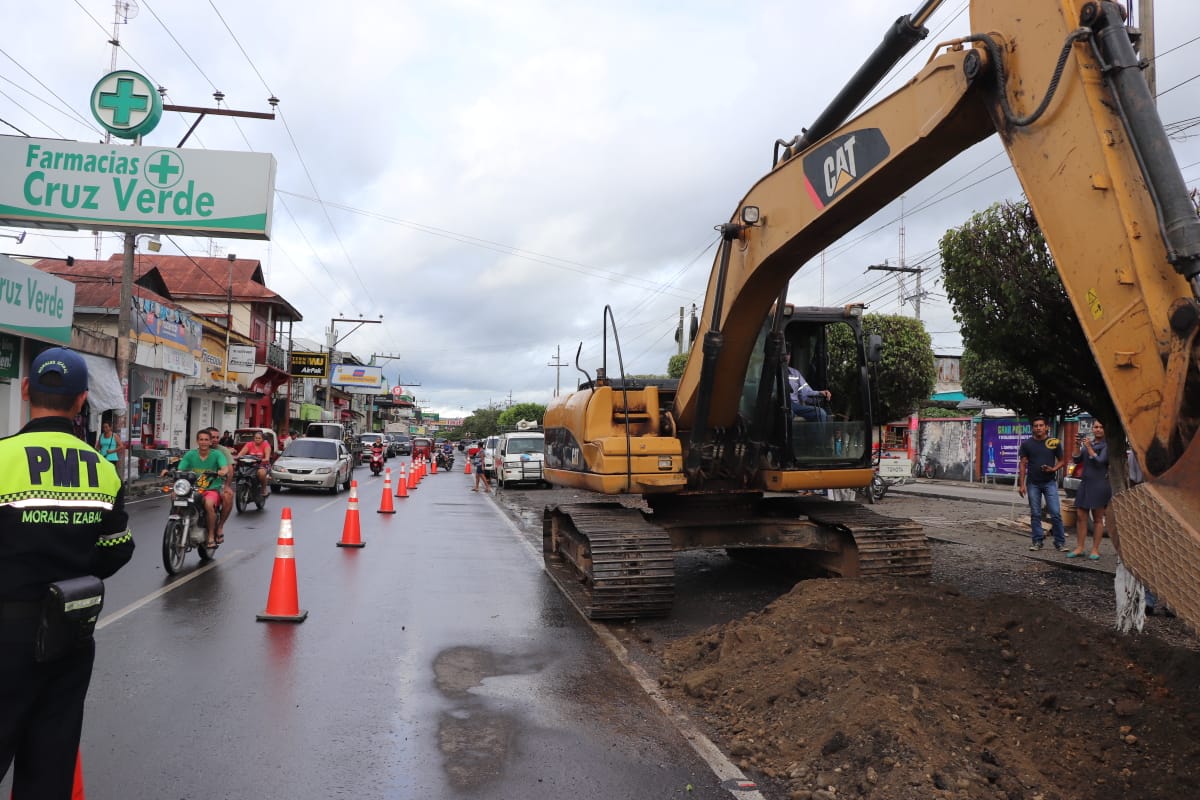 Con la habilitación de áreas de estacionamiento se espera solucionar, en parte, el problema del tránsito en Morales, Izabal. (Foto Prensa Libre: Dony Stewart)