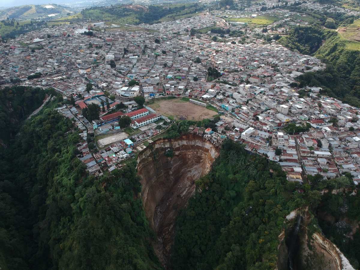 Fotogalería: derrumbe afecta a familias en Peronia