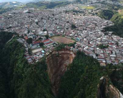 Fotogalería: derrumbe afecta a familias en Peronia