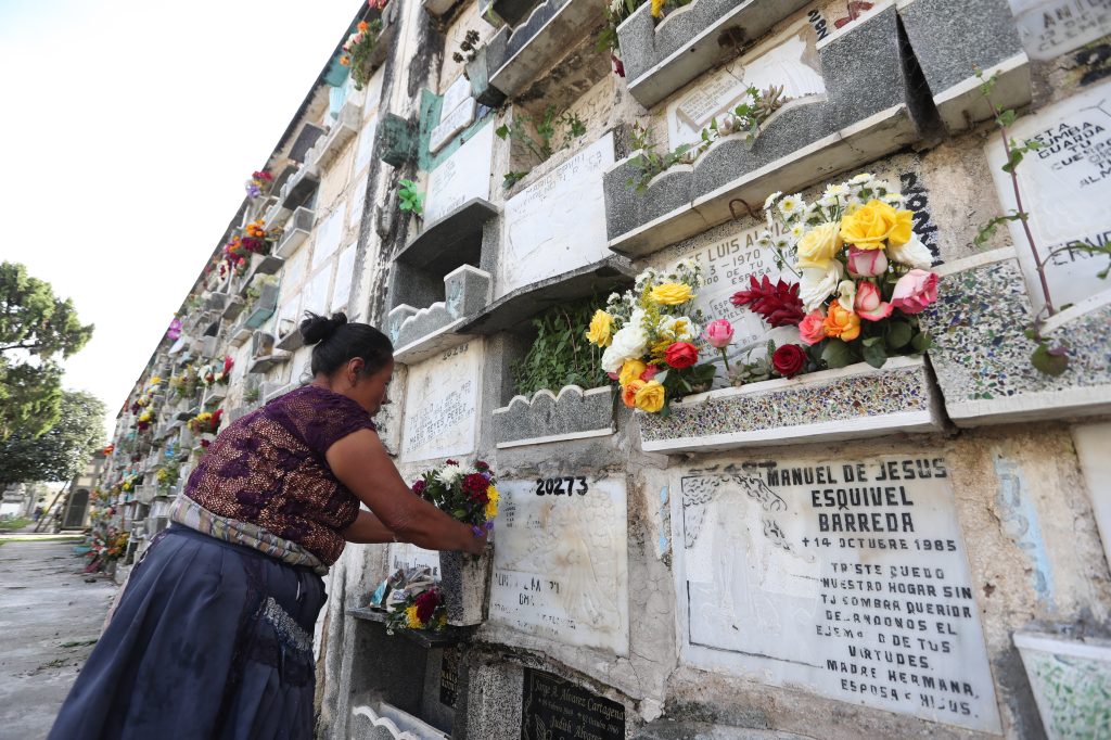 Fotogalería Cementerio General espera a miles de guatemaltecos el Día