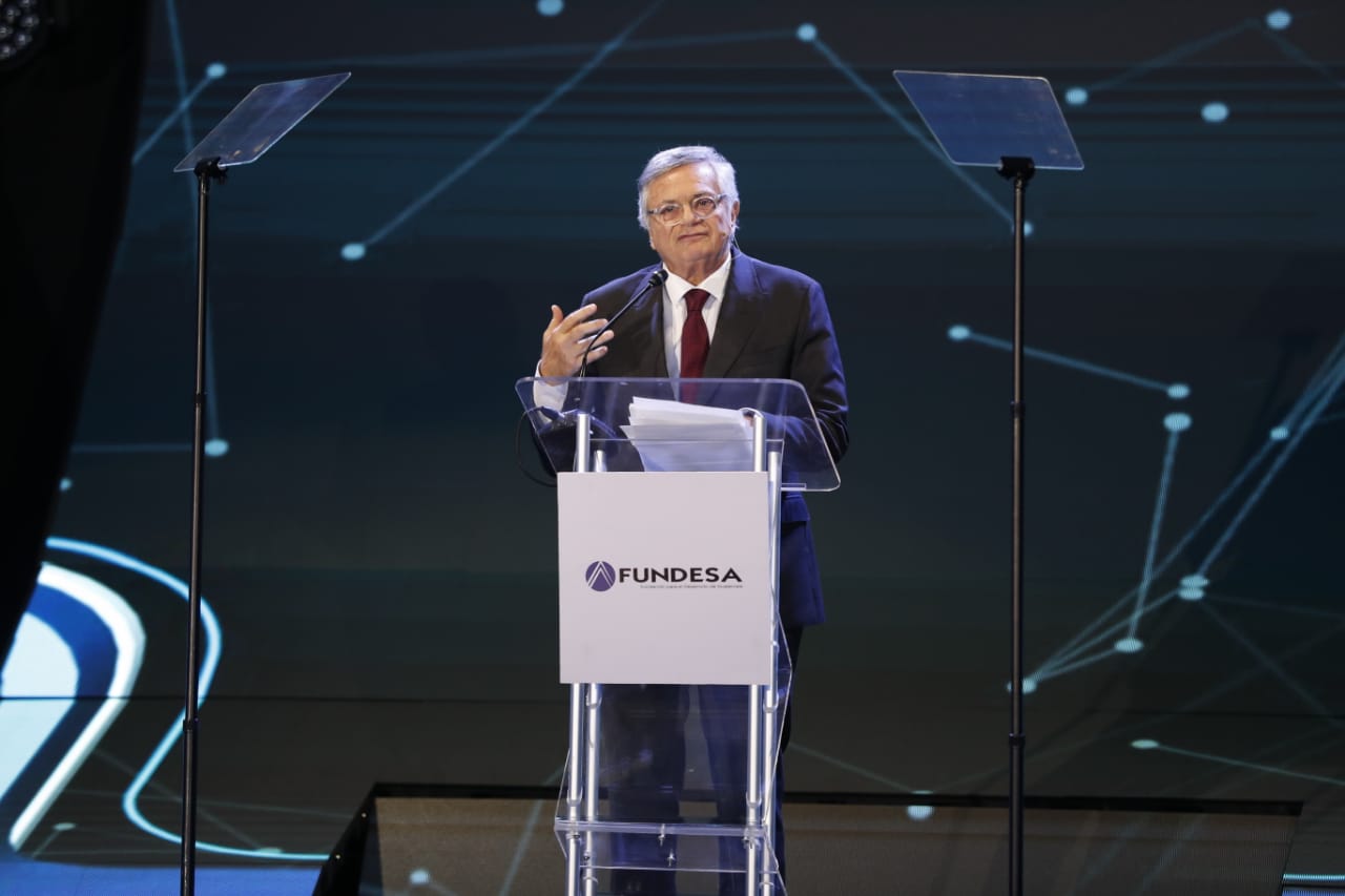 Moisés Naím, periodista, columnista y escritor, abordó durante el Enade 2019 el tema sobre el fortalecimiento institucional para el desarrollo. (Foto Prensa Libre: Esbin García)