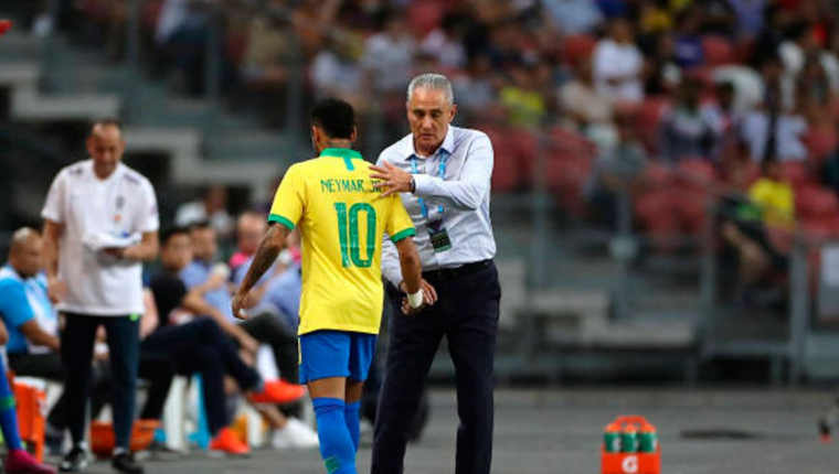 Neymar estará fuera de acción por varias semanas. (Foto Prensa Libre: AFP) 
