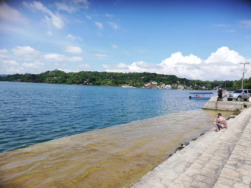 Iniciativa pretende disminuir la contaminación en el lago Petén Itzá. (Foto Prensa Libre: Dony Stewart)