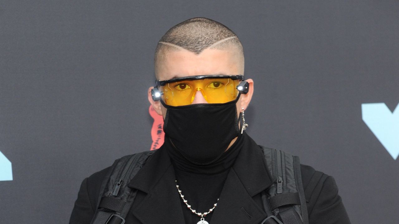 Seguidores de Bad Bunny indican que las letras del cantante tienen importante carga filosófica. (Foto Prensa Libre: EFE)