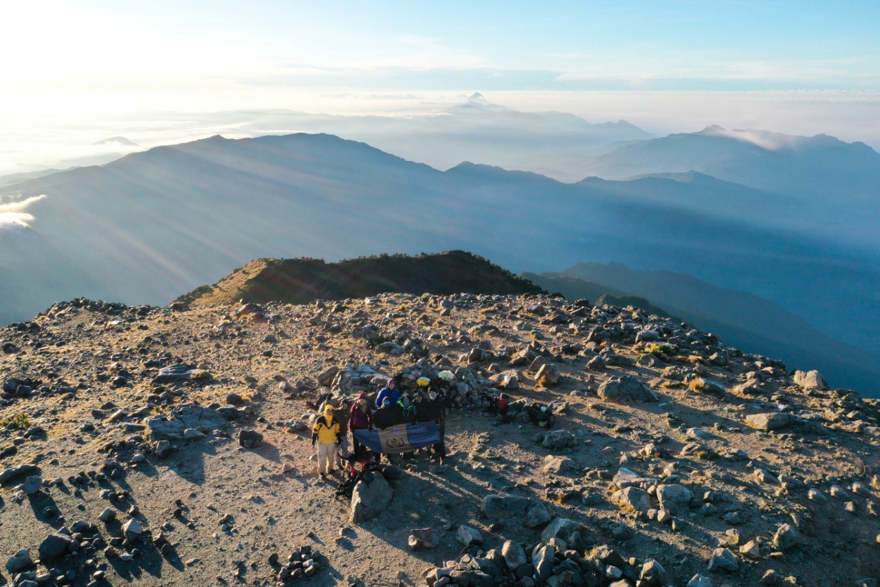 Desde hace cuatro meses el grupo se conformó para que su pasión por las montañas se transformara en una buena causa. (Foto Prensa Libre: Cortesía Los 7 Chivos) 