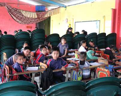 Estudiantes de una escuela en Quiché finalizarán el año estudiando hacinados