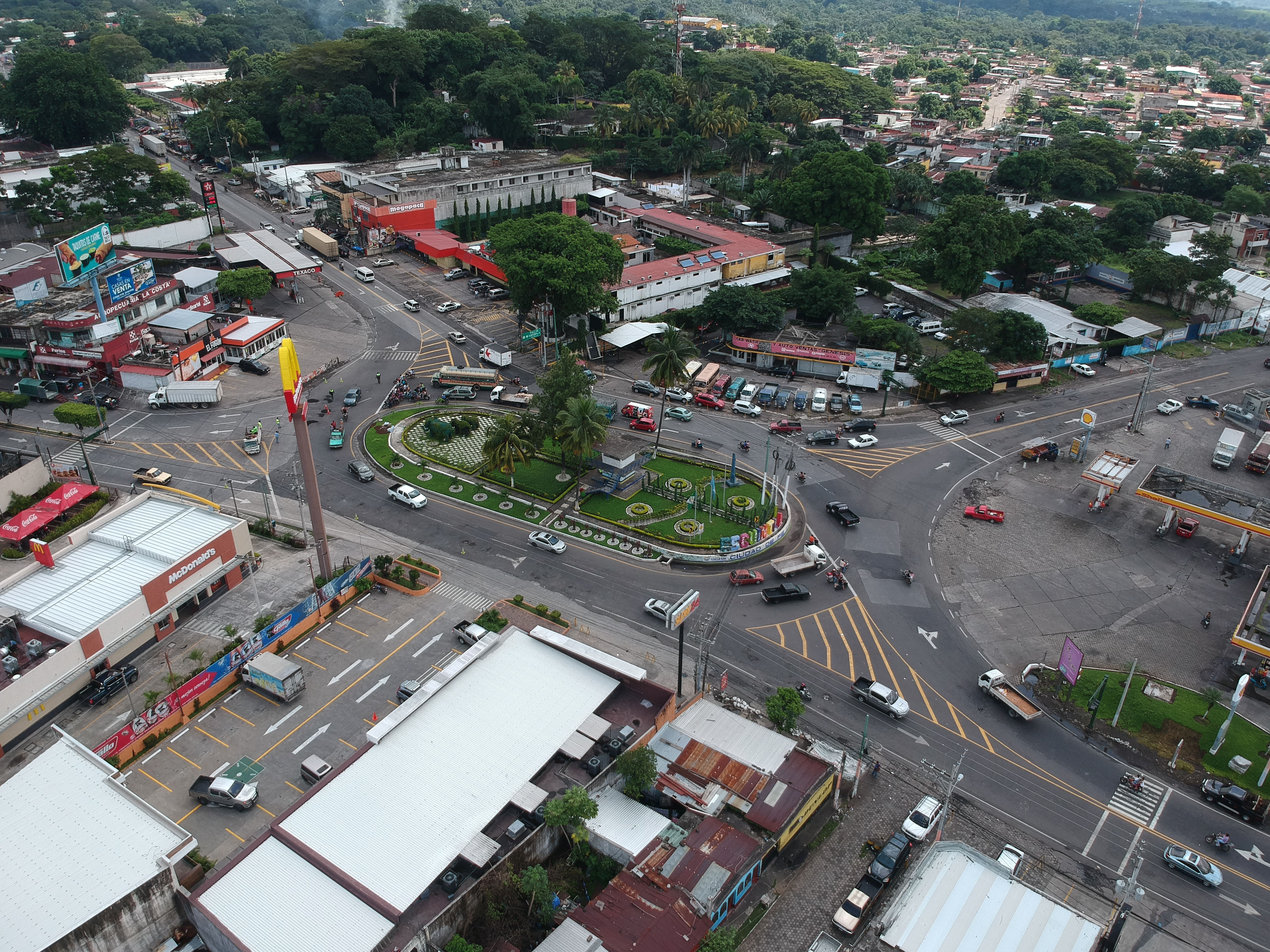 Autoridades de Escuintla aseguran que se necesitan tres pasos a desnivel para atender la carga vehicular que con la privatización de la autopista Puerto Quetzal se incrementará. (Foto Prensa Libre: Carlos Paredes