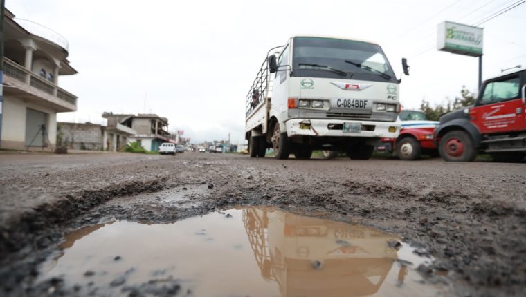 Parte de la ruta Interamericana que va de Cuatro Caminos a Huehuetenango está en pésimas condiciones. (Foto Prensa Libre: Hemeroteca PL)