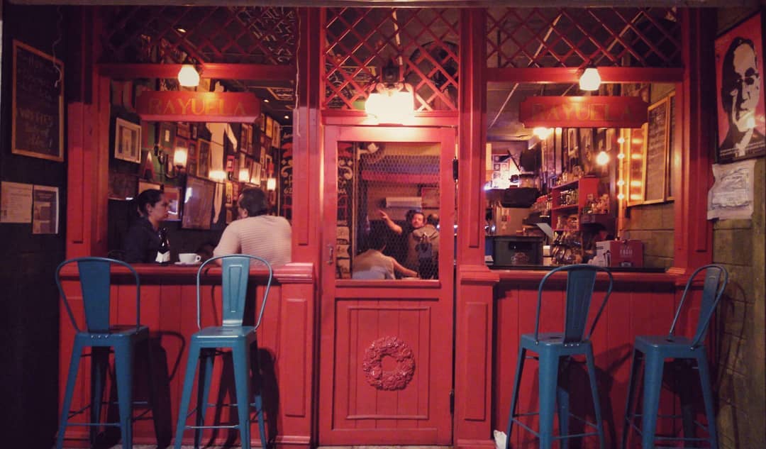 Rayuela es un espacio literario y musical, ideal para degustar un buen café.
