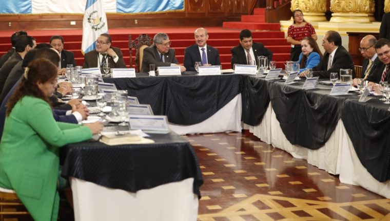 Reunión de la Copreclaft,  del 2 de octubre del 2019, presidida por el vicepresidente Jafeth Cabrera. (Foto Prensa Libre: Esbin García)