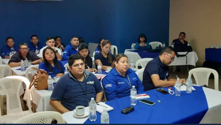 El 7 de octubre, trabajadores de la SAT recibieron un curso sobre metalurgia. (Foto Prensa Libre: SAT)
