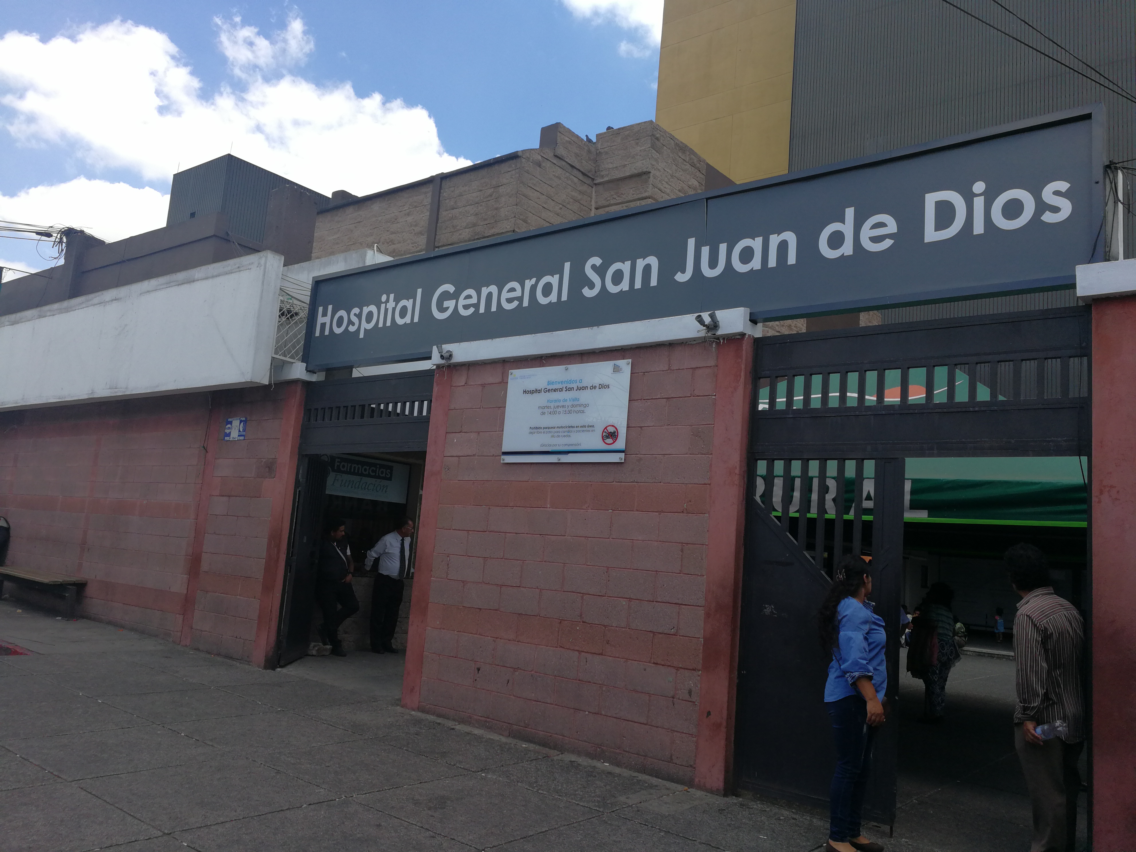 Ingreso al hospital San Juan de Dios. (Foto Prensa Libre: Hemeroteca PL)