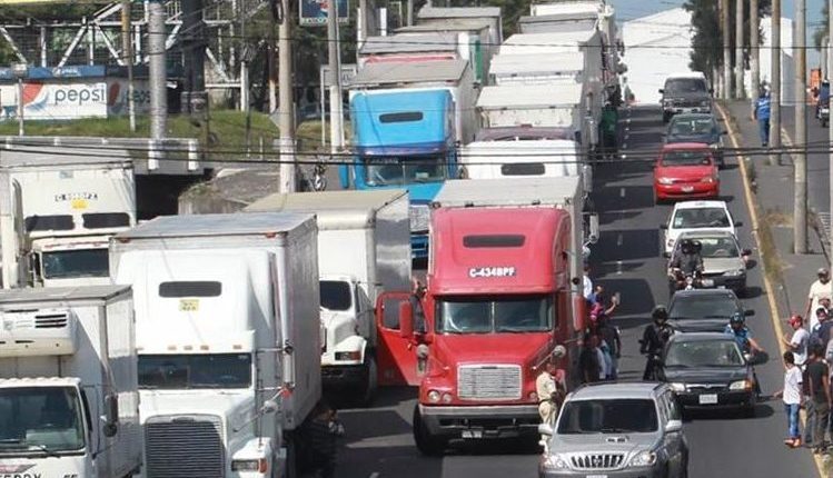 El transporte pesado deberá contar con un reductor de velocidad. (Foto Prensa Libre: Hemeroteca PL).