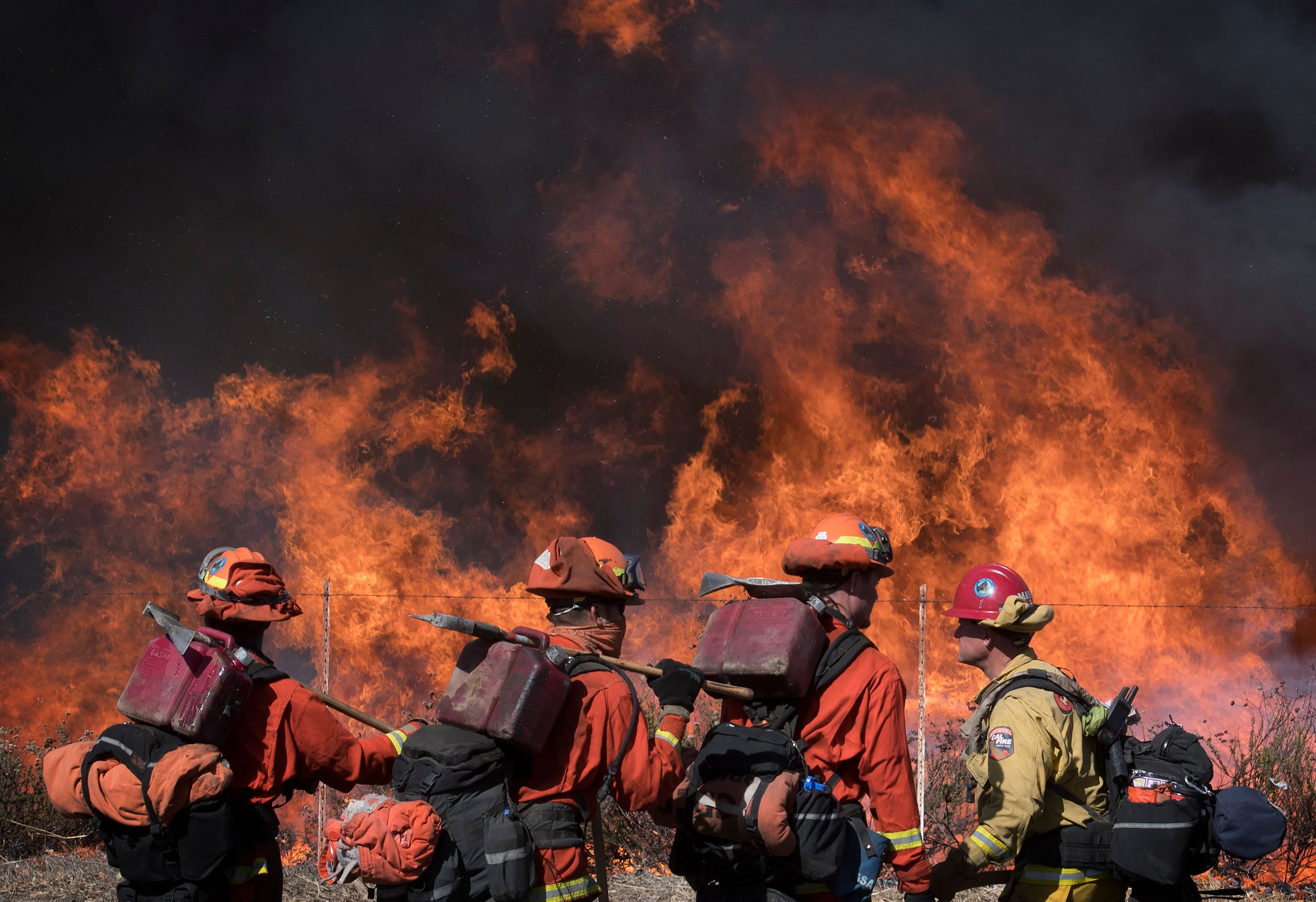 Las rachas de viento más fuertes de la temporada mantienen en jaque a California. (Foto Prensa Libre: EFE)