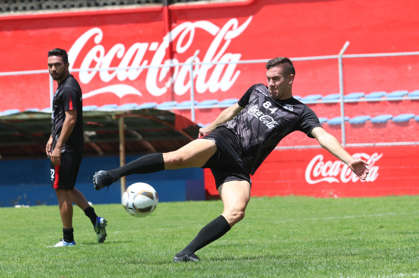 El delantero argentino Gonzalo Vivanco se ha reencontrado con el gol. (Foto Prensa Libre: Raúl Juárez)