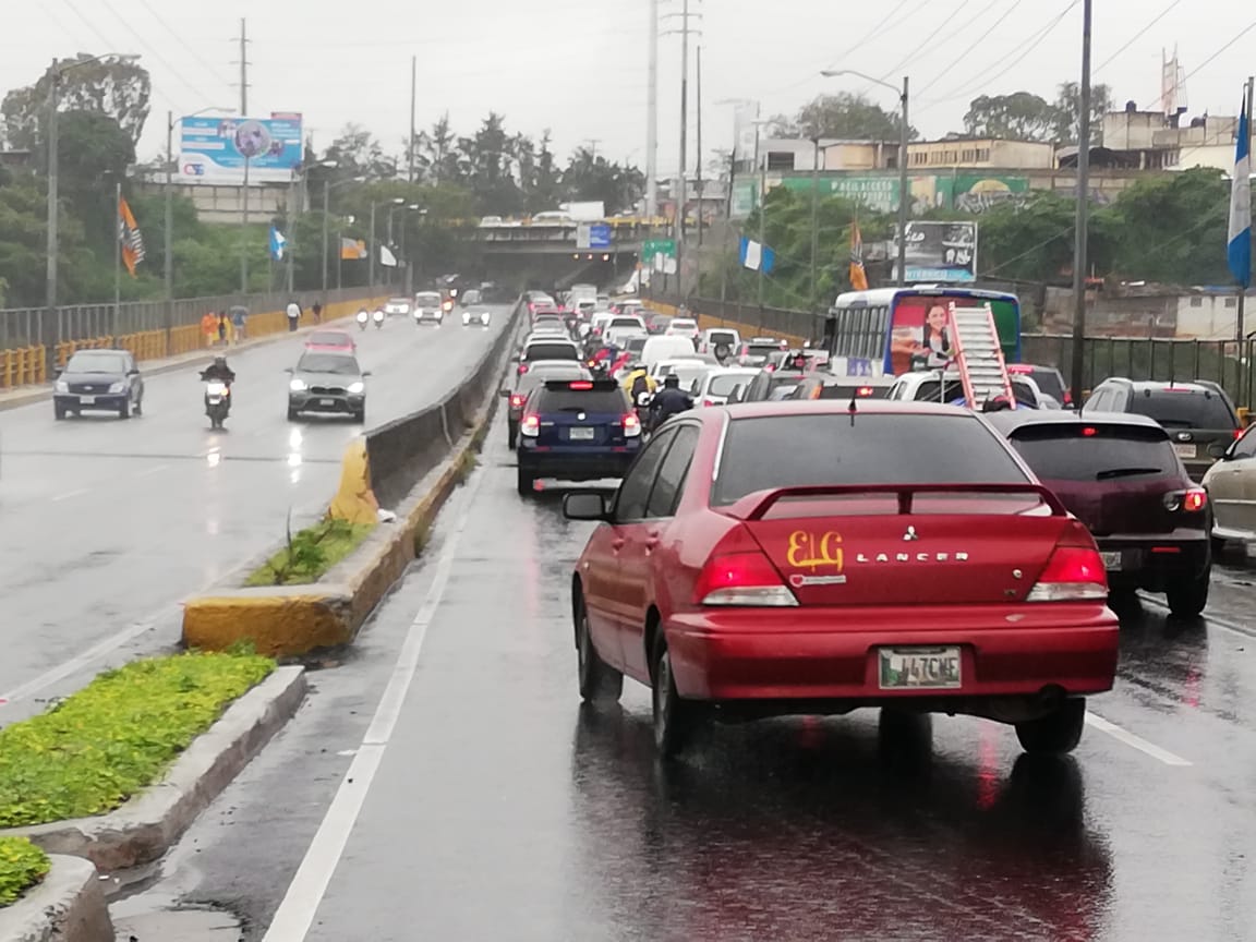 Junto a las lluvias, también se observarán complicaciones en el tránsito vehicular. (Foto Prensa Libre: Erick Ávila)