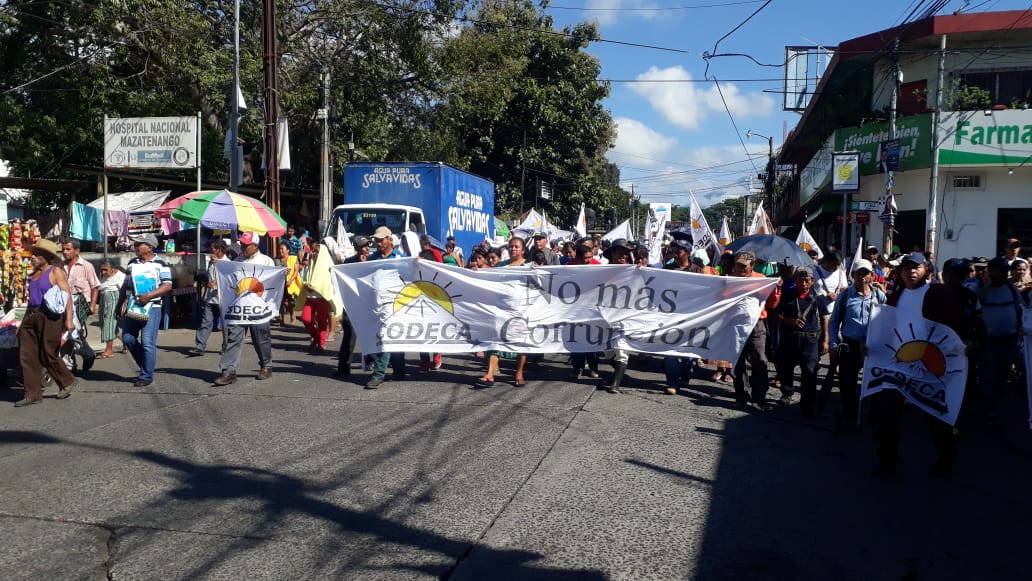 Caminata sobre la primera avenidas de mazatenango, culminará en Gobernación Depatarmental. (Foto Prensa Libre: Marvin Israel)