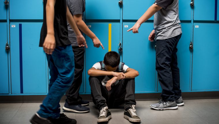 Según las estadísticas presentadas, el acoso escolar es uno de los motivos para los intentos de suicidios en Xela. (Foto Prensa Libre: Hemeretoca PL)