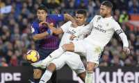 El partido entre el Barcelona y el Real Madrid que se disputaría el último fin de semana de octubre será aplazado. (Foto Prensa Libre: AFP)