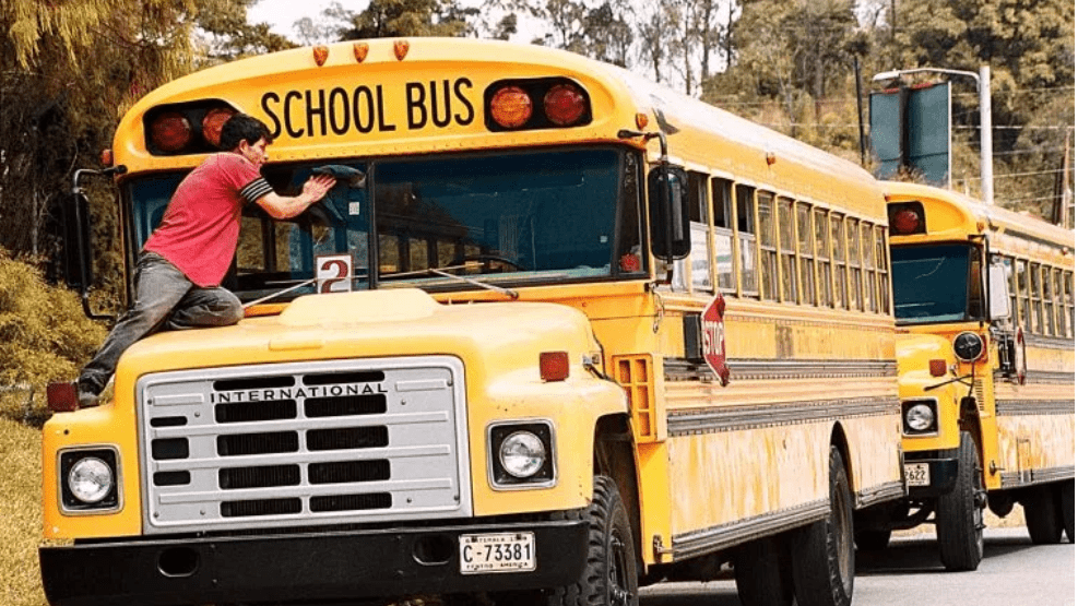 Denuncian a colegios que cobraron el servicio de bus en medio de crisis por el coronavirus