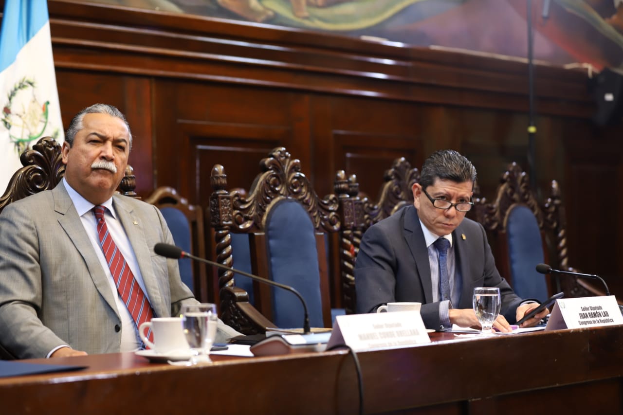 Los diputados Manuel Conde Orellana y Juan Ramón Lau integran la nueva "comisión de la verdad". (Foto Prensa Libre: Congreso de la República / Twitter)