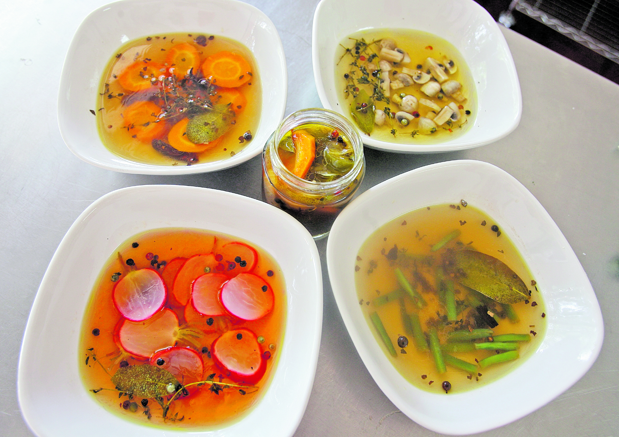 Los encurtidos de vegetales se pueden preparar de tres maneras: con combinación de vinagres, con azúcar y en escabeche, y todos quedan deliciosos. (Foto Prensa Libre: Brenda Martínez)