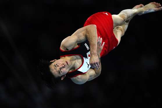 Kazuma Kaya también acaparó miradas durante la final en el piso. (Foto Prensa Libre: AFP)