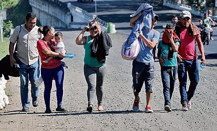 Debido a que las autoridades temen que niños migrantes sean víctimas de explotación se propone el realizar pruebas de ADN a los menores y a los adultos con quienes viajan, pero esto según expertos es inviable. (Foto Prensa Libre: Hemeroteca PL)