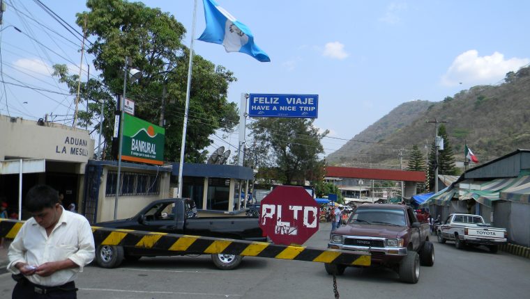 Guatemala y México suscribirán un convenio para facilitar los despachos aduaneros, que permitirá reducir los tiempos de espera en los puntos fronterizos para agilizar el comercio, promover inversión para generar más empleo. (Foto Prensa Libre: Hemeroteca)