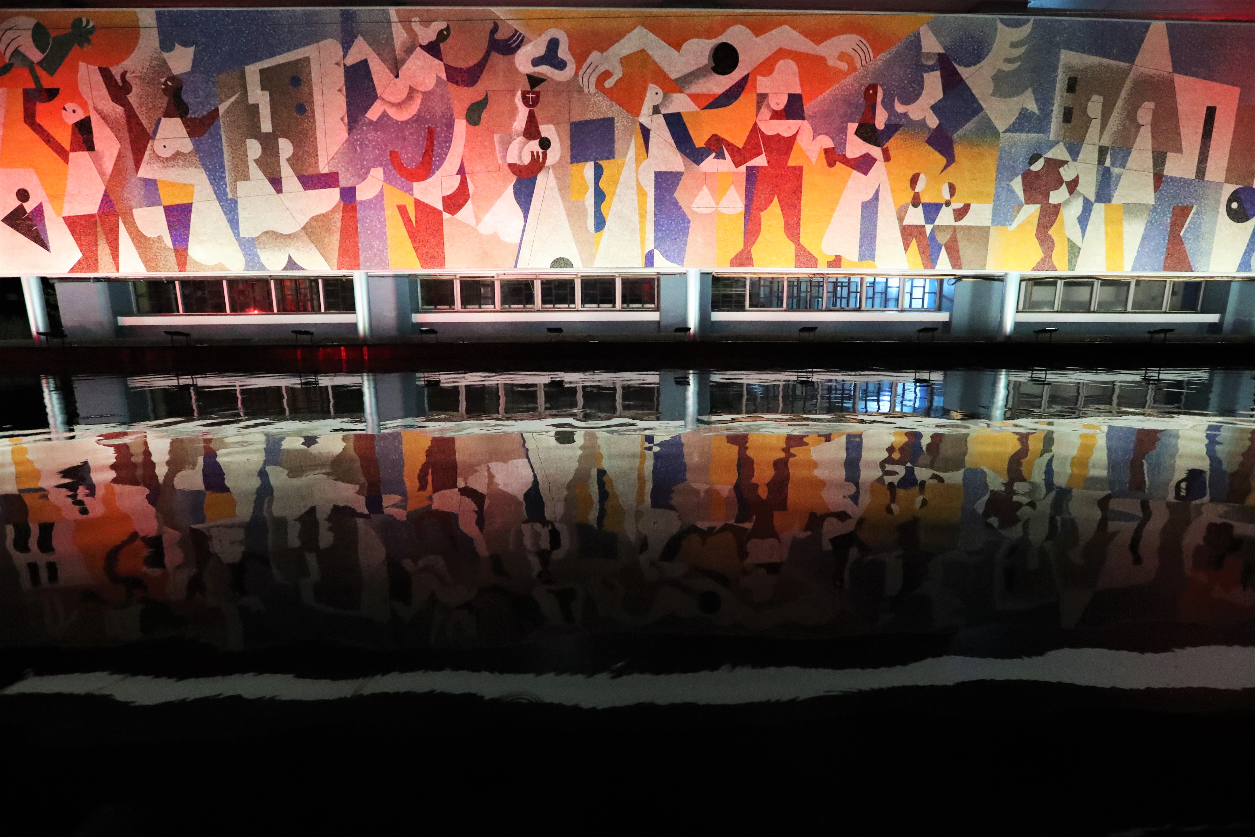 En el edificio del Instituto Guatemalteco de Seguridad Social (IGSS), se llevó a cabo la restauración del mural "La Seguridad Social", de Carlos Mérida. (Foto Prensa Libre: Fernando Cabrera)
