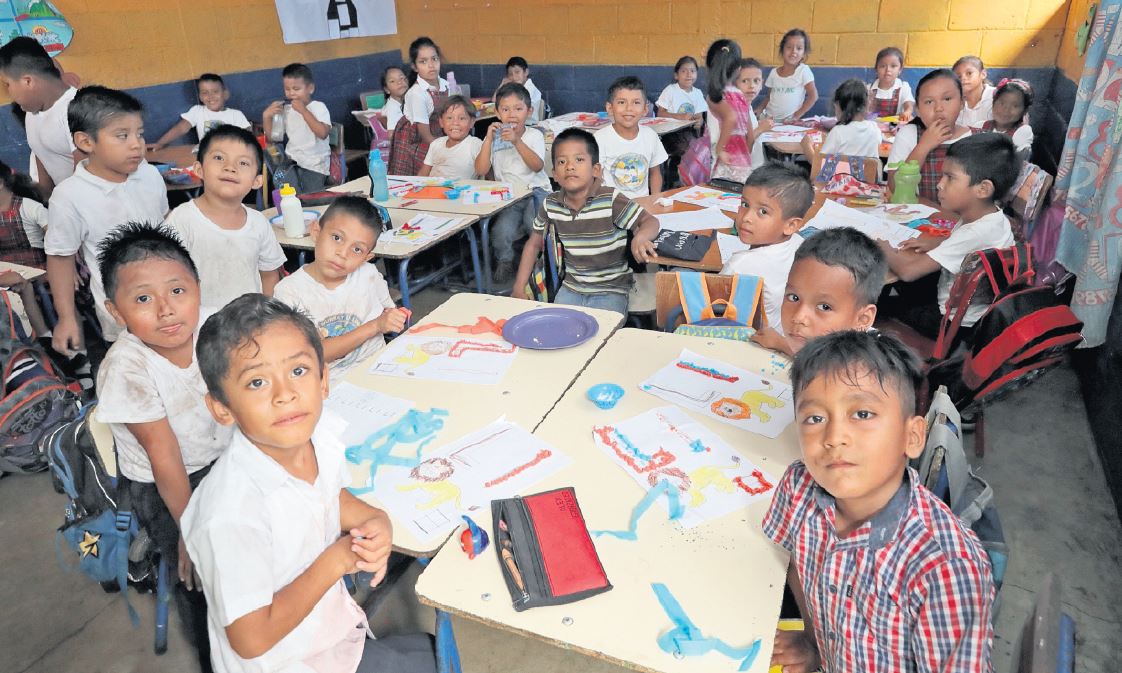 La inversión pública en niñez y adolescencia estaría registrando un retroceso, lo cual violentaría su derecho al desarrollo. (Foto Prensa Libre: Hemeroteca PL)