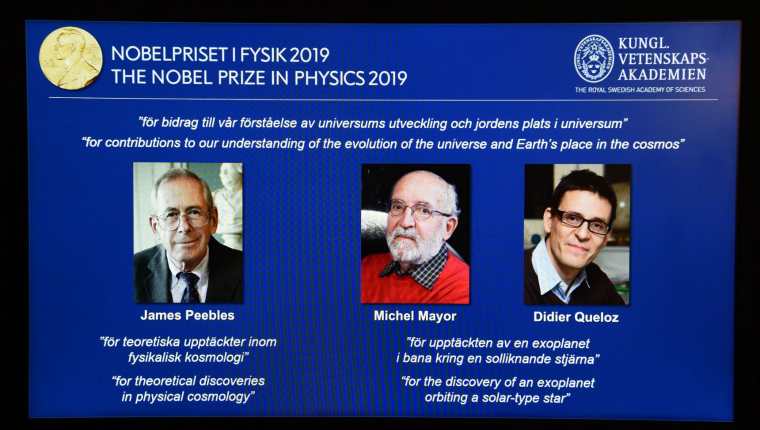 Tres investigadores, astrofísicos y astrónomos ganan el Premio Nobel de Física 2019. (Foto Prensa Libre: AFP)
