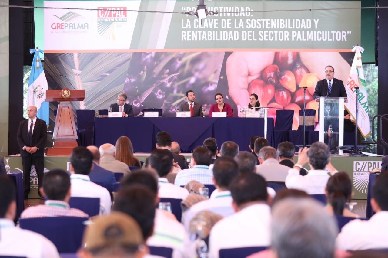 Jimmy Morales inauguró el III Congreso de Palmero de Guatemala. (Foto: Prensa Libre: SCSP)