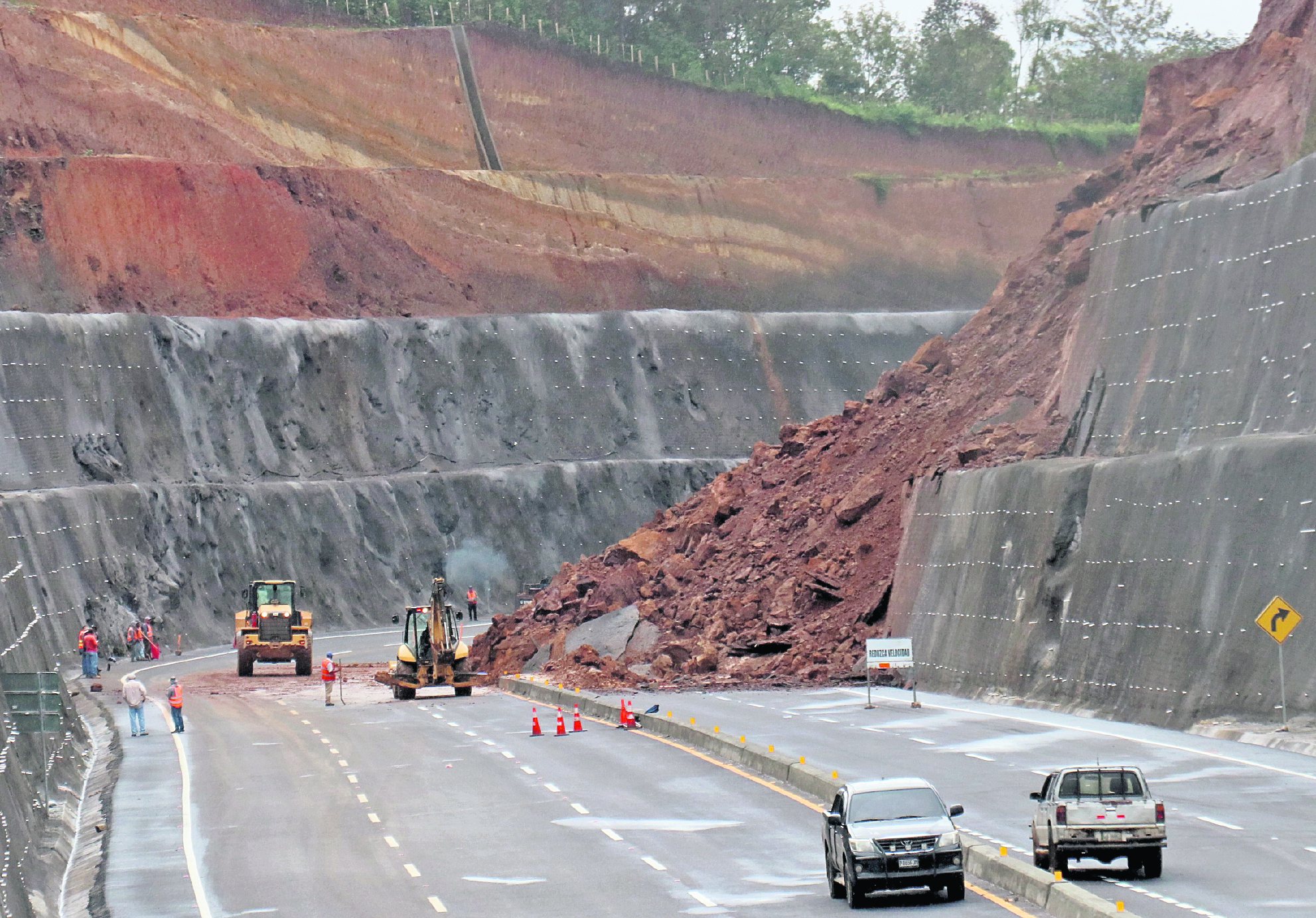 El libramiento fue cerrado debido a que se reparan los derrumbes originados por la saturación de humedad debido a las lluvias. (Hemeroteca PL)