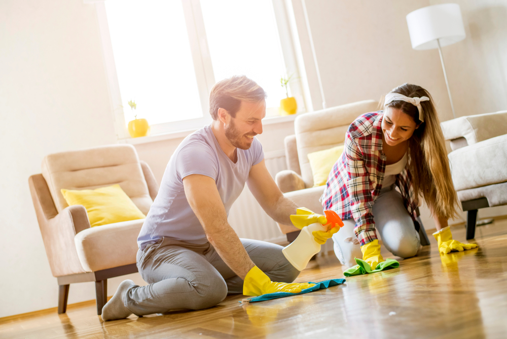 Limpiar la casa es, además de una tarea del hogar, una forma de liberar el estrés. (Foto Prensa Libre: Shutterstock)