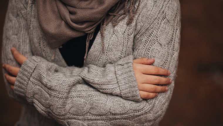 Sentir frío todo el tiempo podría ser una señal de que algo no anda bien con su salud. (Foto Prensa Libre: Servicios).