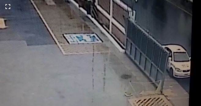 El video fue tomado por un sistema de seguridad privada de una empres ubicada en el bulevard el Naranjo. (Foto Prensa Libre: captura de pantalla)
