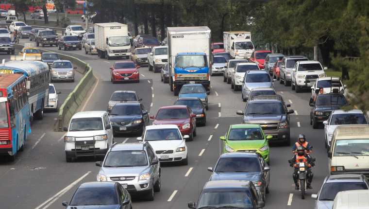Se espera que la próxima semana el fin del ciclo escolar provoque cambios en el tránsito.(Foto Prensa Libre: Hemeroteca PL)
