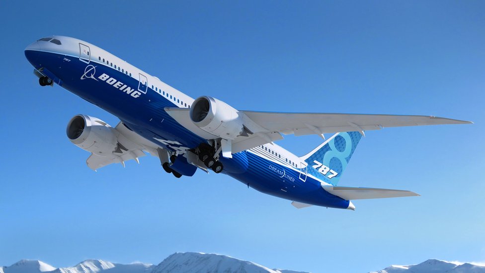 Boeing: el informante que denuncia nuevos problemas con otro modelo de avión de la compañía (que no es de la serie de los 737 Max)