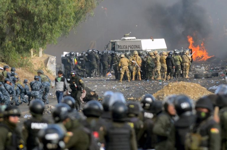 En el Chapare se vivieron escenas casi de guerra. AFP