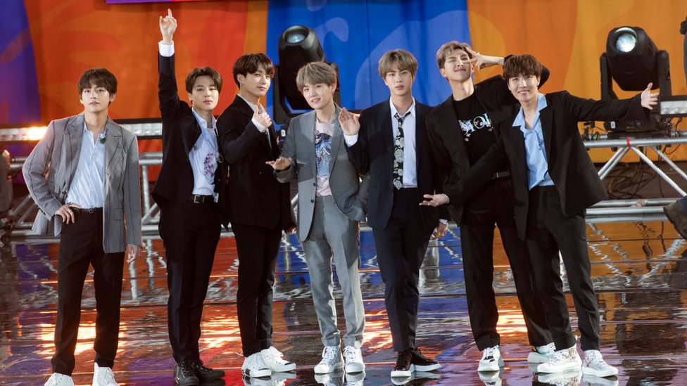 La banda de siete chicos que cantan en coreano y japonés ha conquistado audiencias globales. (Foto Prensa Libre: Getty Images)