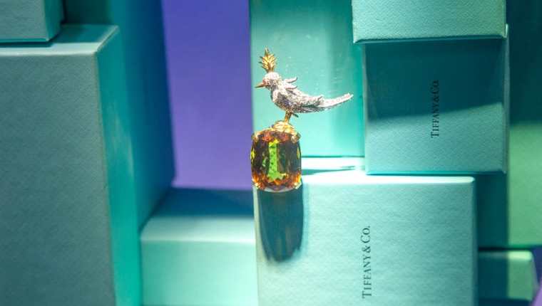 El grupo que controla a la marca de lujo Louis Vuitton compró la joyería Tiffany convirtiéndose en un importante jugador en la industria de las gemas.