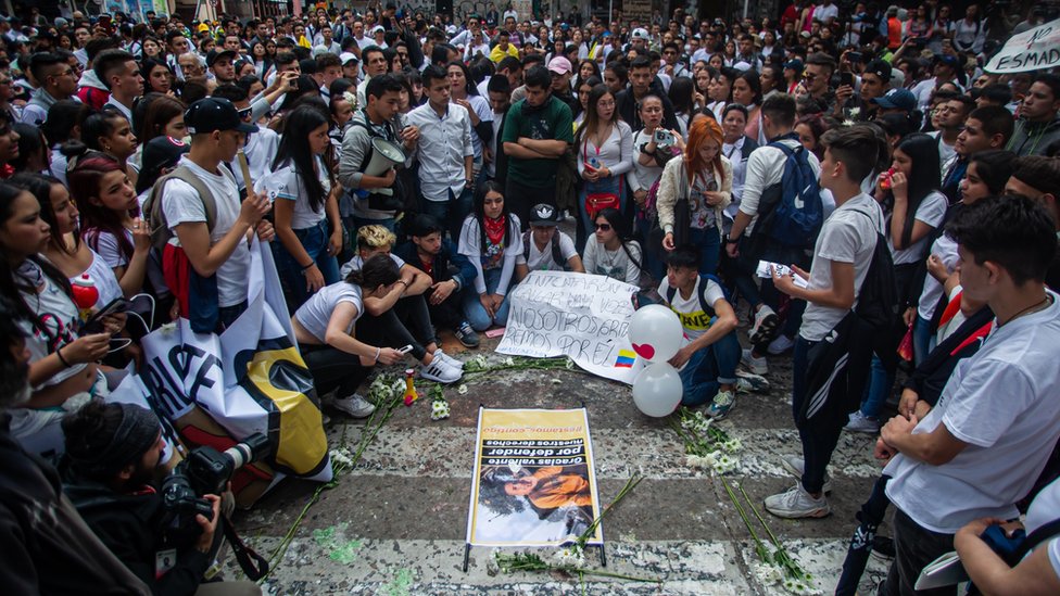 Los estudiantes del Colegio Ricaurte han hecho vigilias y protestas por Dilan. Foto: AFP